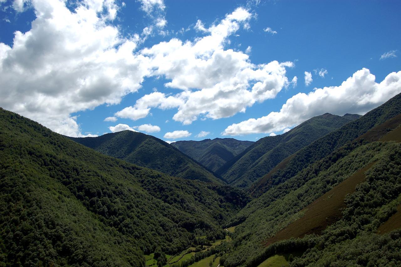 El Mirador De Fuentes Del Narcea Hotel Monco Luaran gambar