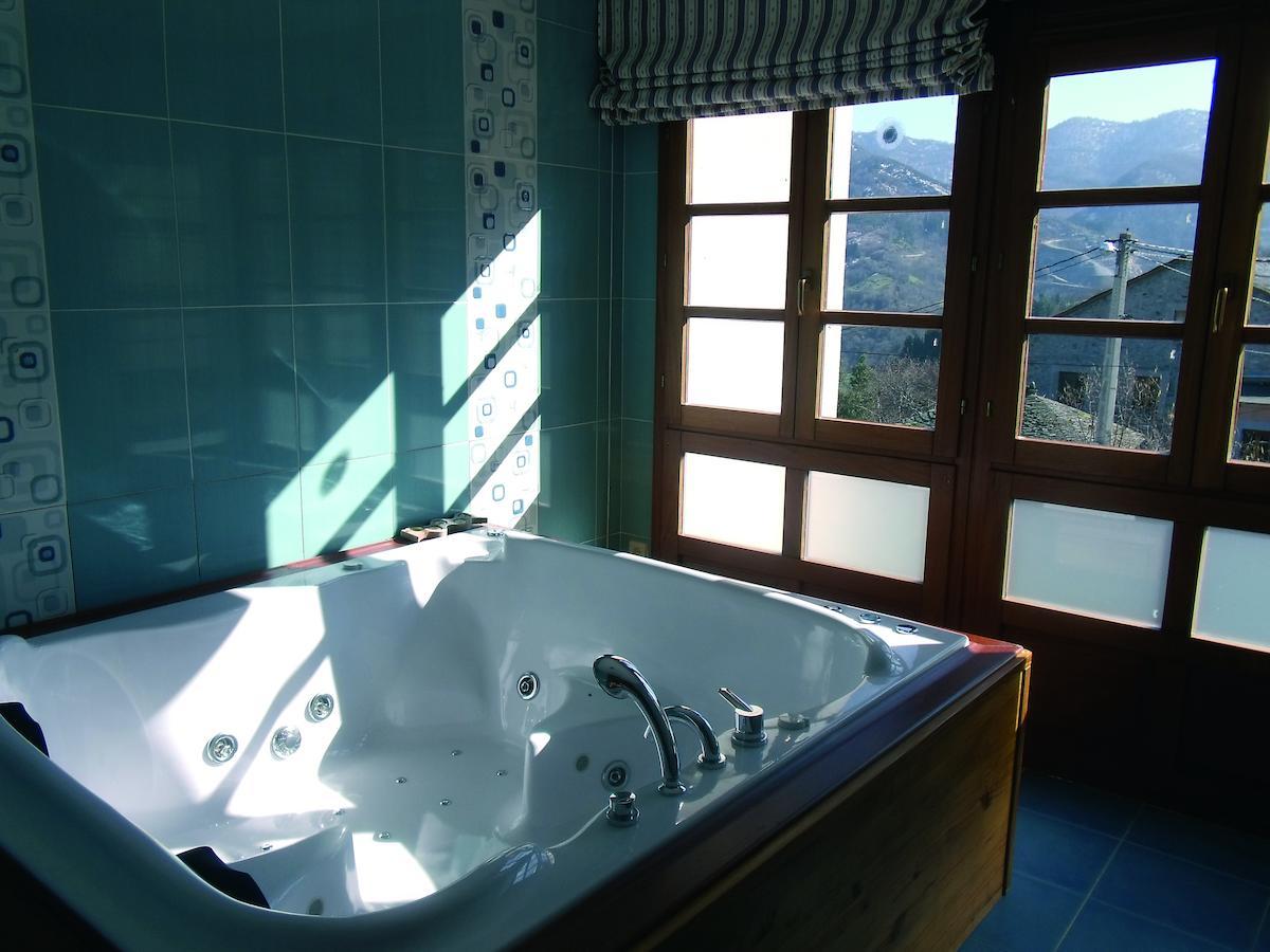 El Mirador De Fuentes Del Narcea Hotel Monco Luaran gambar