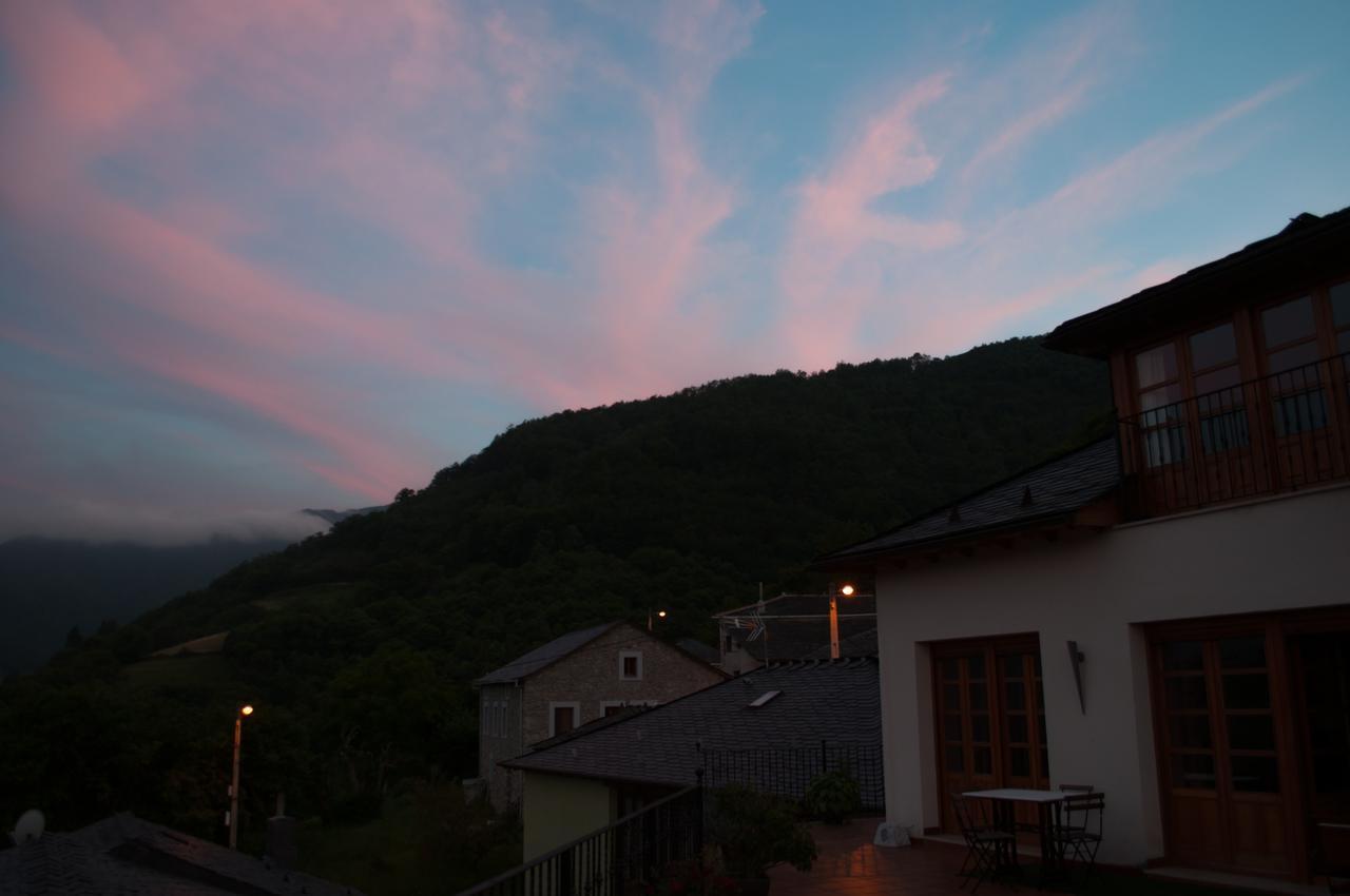 El Mirador De Fuentes Del Narcea Hotel Monco Luaran gambar